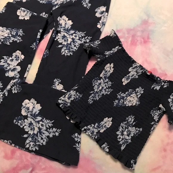 🧿  Blue floral Matching Two piece outfit. Pants with top🧿 - Picture 3 of 6